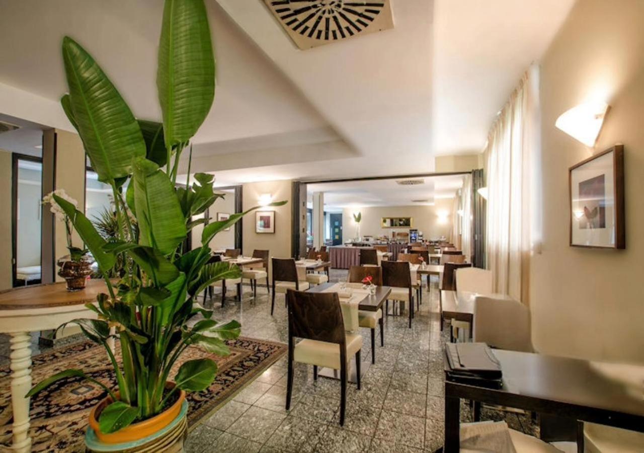 Hotel Comtur Binasco Extérieur photo