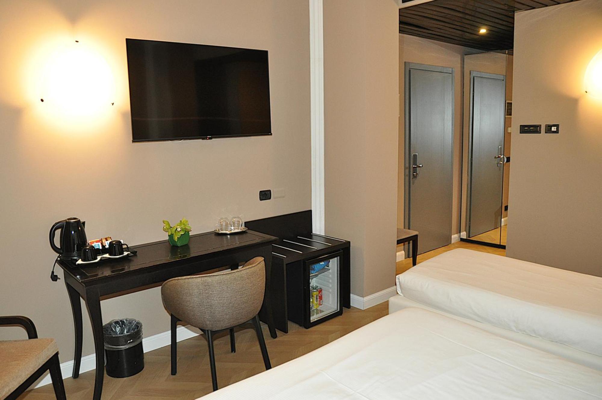 Hotel Comtur Binasco Extérieur photo