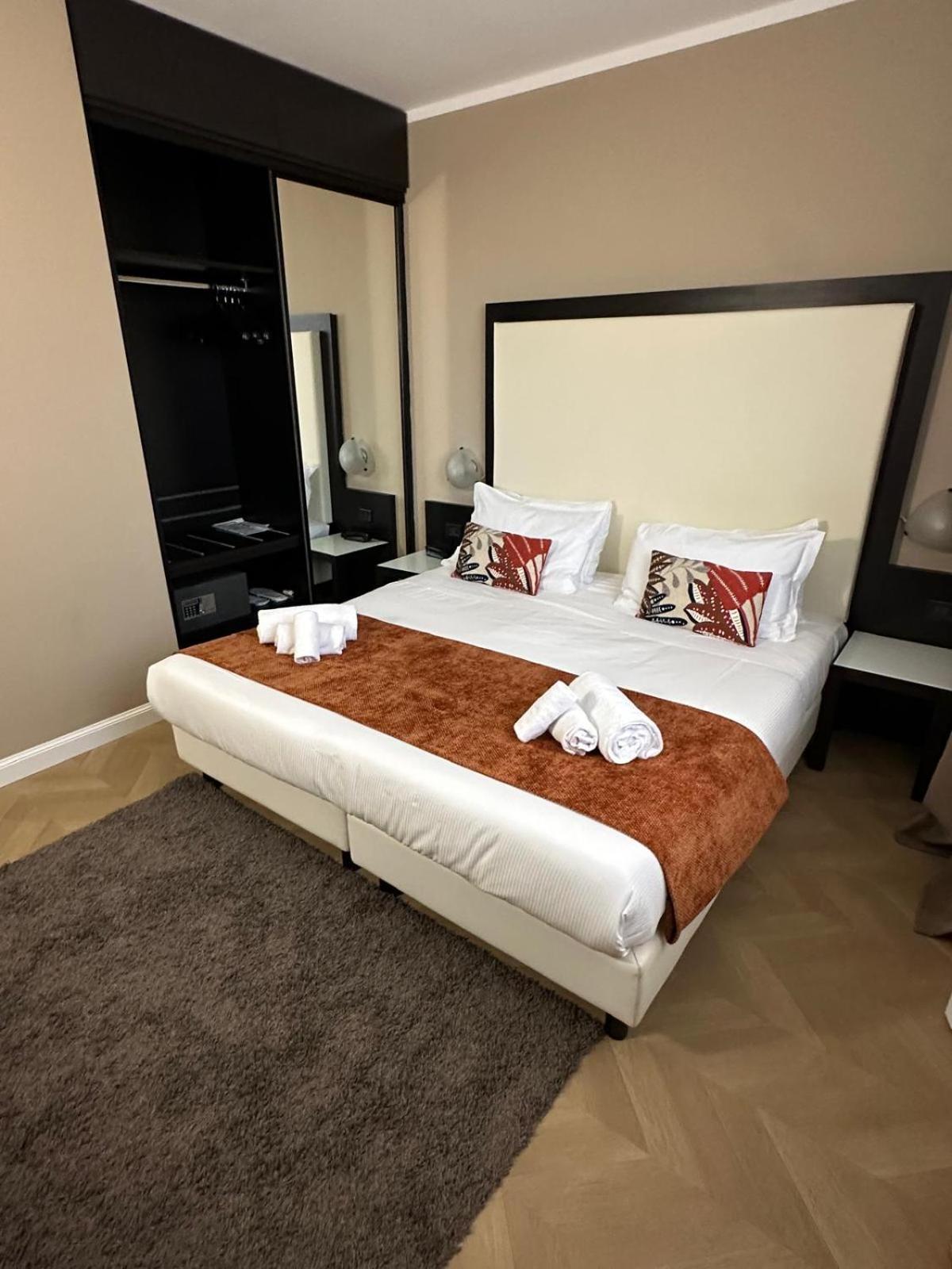 Hotel Comtur Binasco Extérieur photo